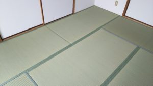 伊丹市のマンションの畳と襖を納品させていただきました。